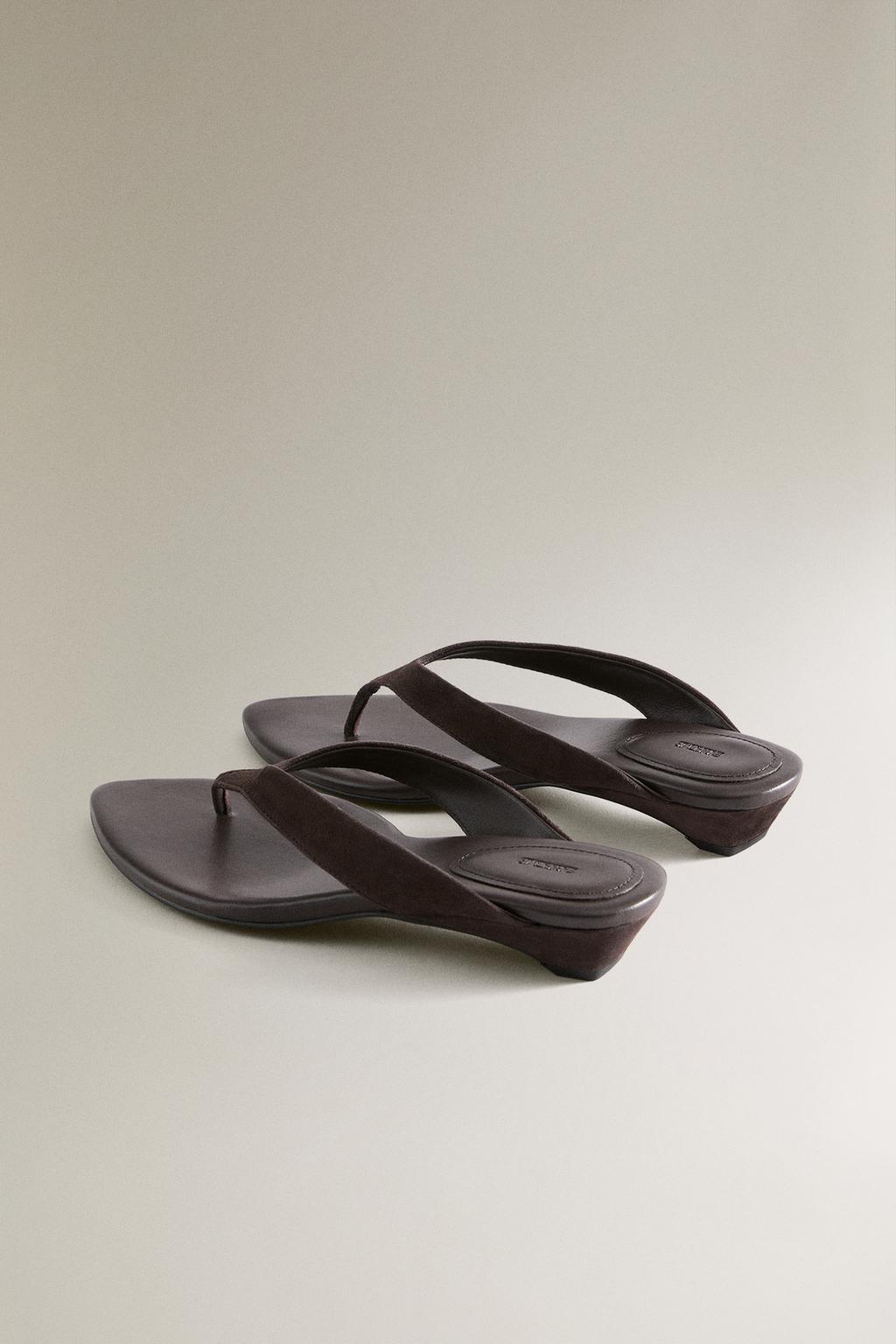 Кожаные сандалии на высоком каблуке