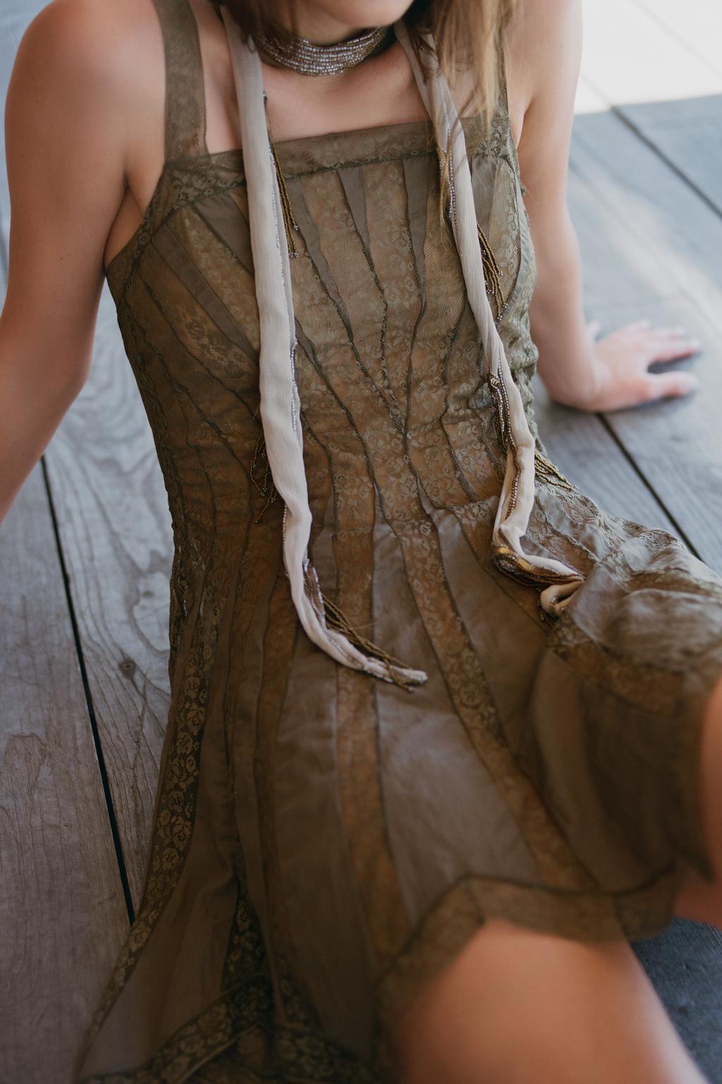 ПЛАТЬЕ НА БРЕТЕЛЯХ С КРУЖЕВОМ — LIMITED EDITION