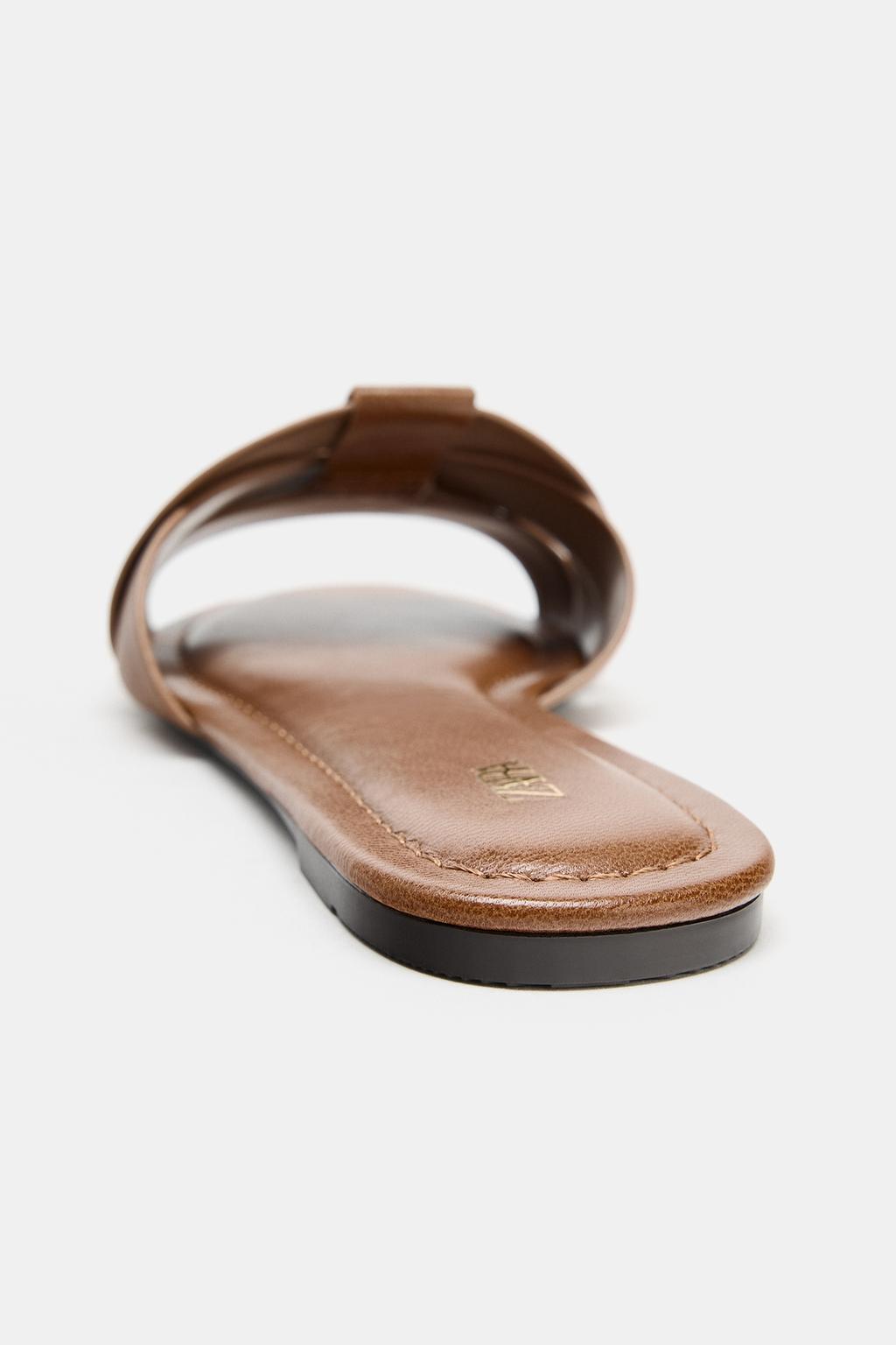 САНДАЛИИ ИЗ КОЖИ НА ПЛОСКОЙ ПОДОШВЕ