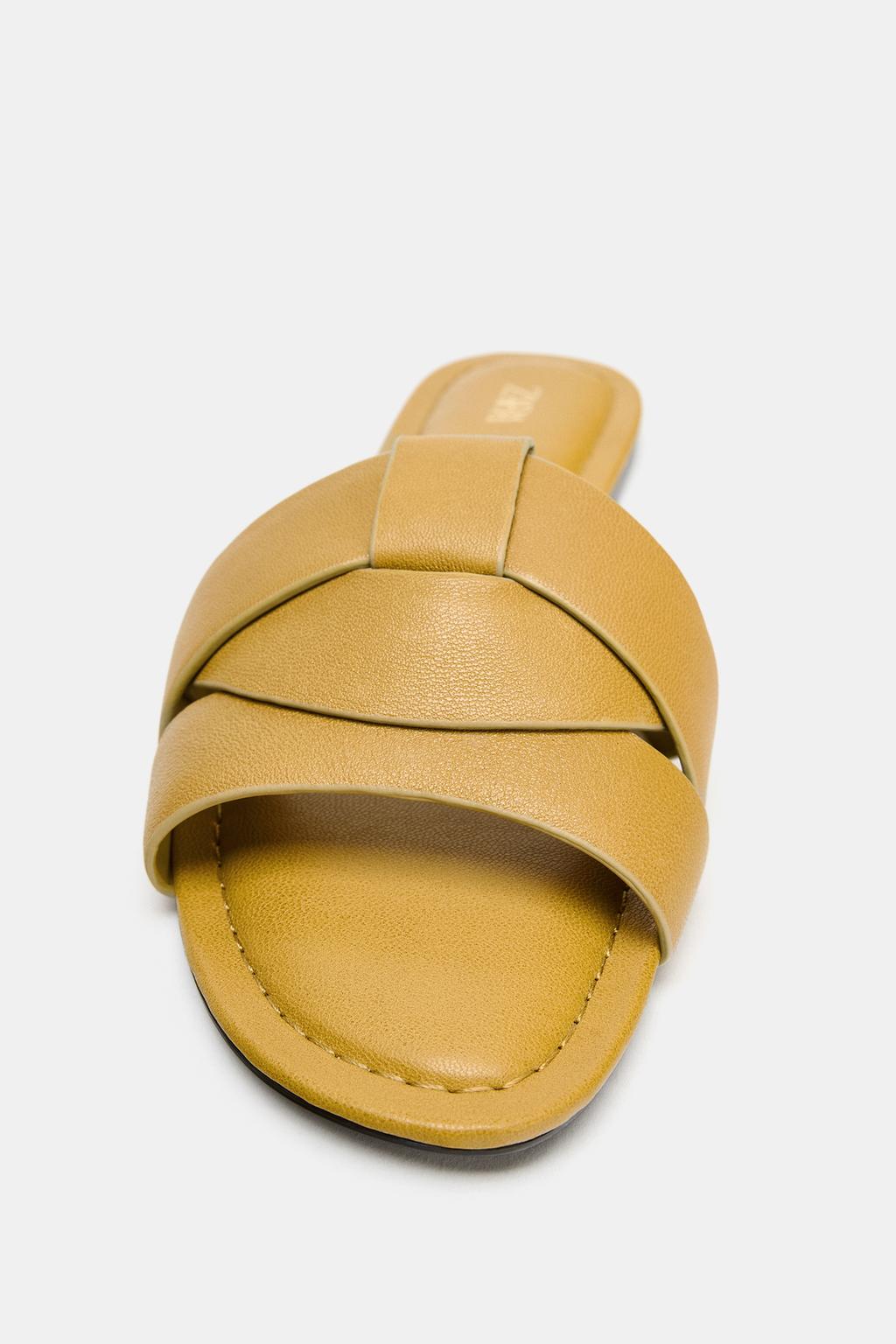 САНДАЛИИ ИЗ КОЖИ НА ПЛОСКОЙ ПОДОШВЕ