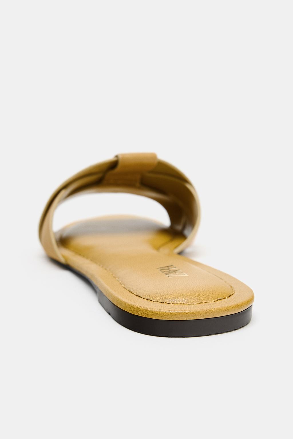 САНДАЛИИ ИЗ КОЖИ НА ПЛОСКОЙ ПОДОШВЕ