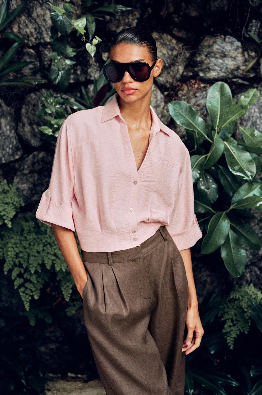 УКОРОЧЕННАЯ РУБАШКА ИЗ СМЕСОВОГО ЛЬНА