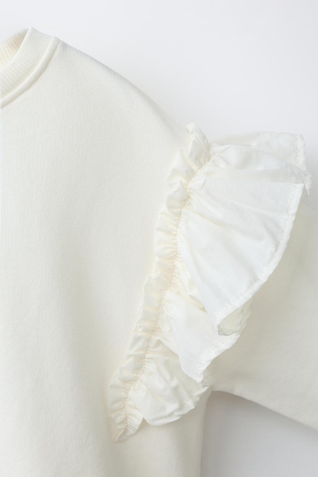 ТОЛСТОВКА В РОМАНТИЧЕСКОМ СТИЛЕ С ВОЛАНАМИ