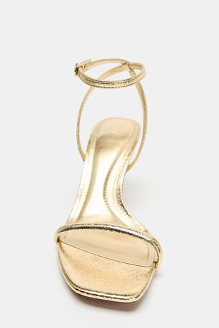 Сандалии на каблуке с металлическим эффектом- Заказать в России