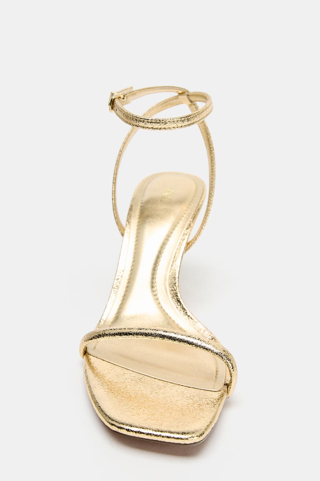 Сандалии на каблуке с металлическим эффектом