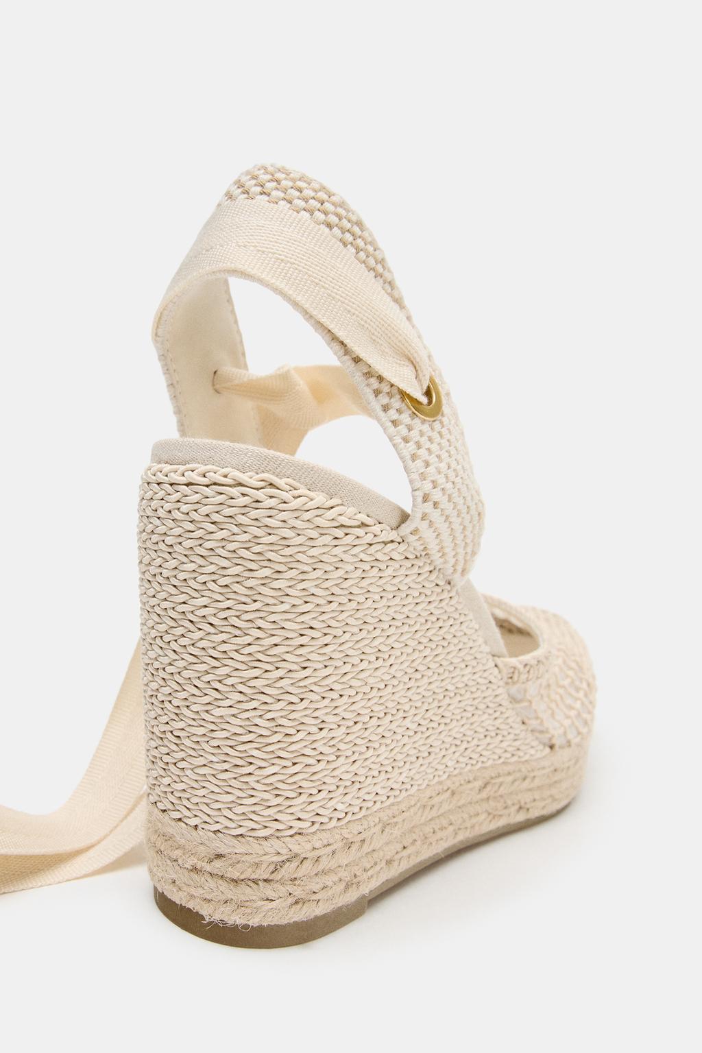 САНДАЛИИ НА ТАНКЕТКЕ С ПЛЕТЕНЫМ ВЕРХОМ