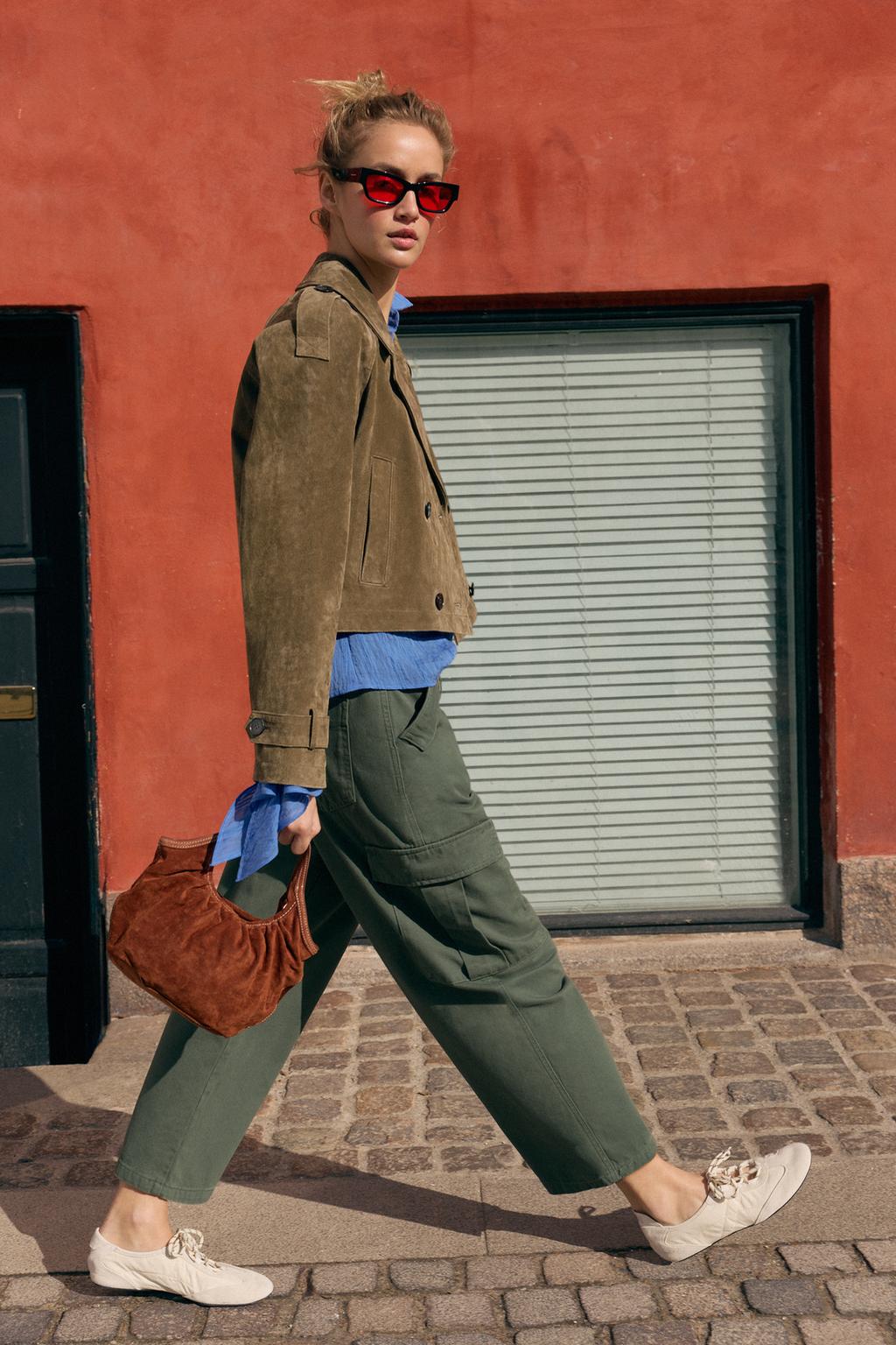 УКОРОЧЕННЫЙ ДВУБОРТНЫЙ ТРЕНЧ ИЗ 100% КОЖИ