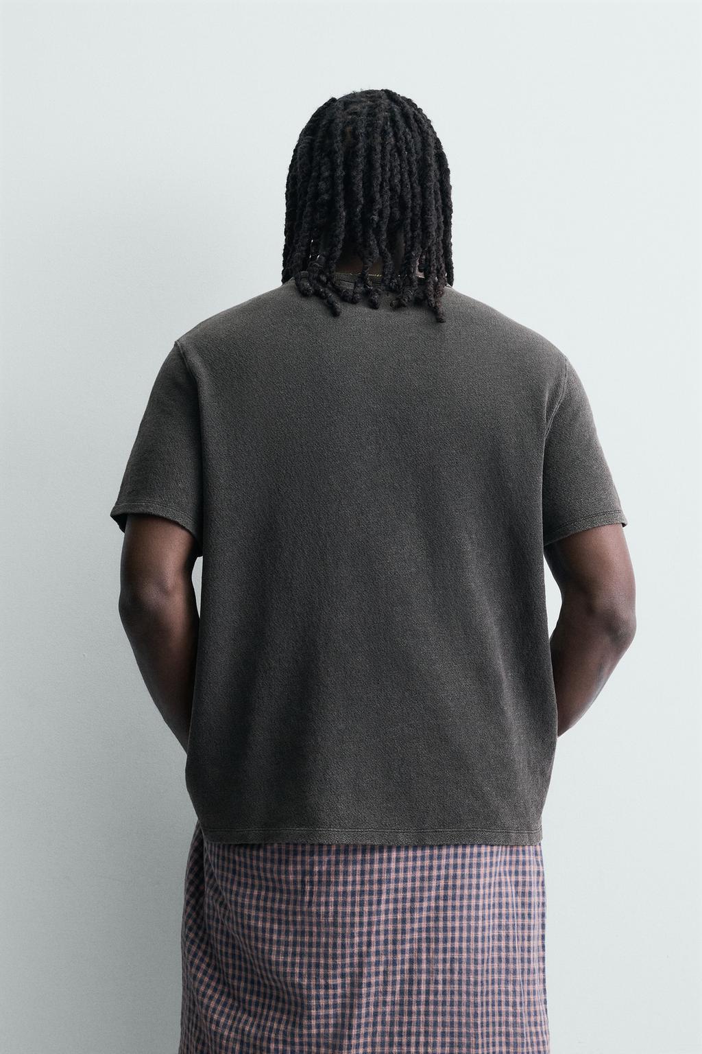 ФУТБОЛКА С ПРИНТОМ И ЭФФЕКТОМ ПОТЕРТОСТИ