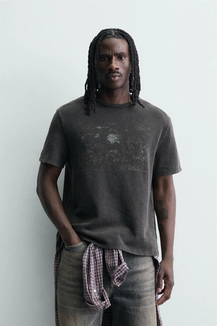 Футболка с принтом и эффектом потертости- Заказать в России