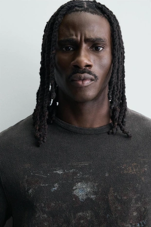 Футболка с принтом и эффектом потертости- Заказать в России