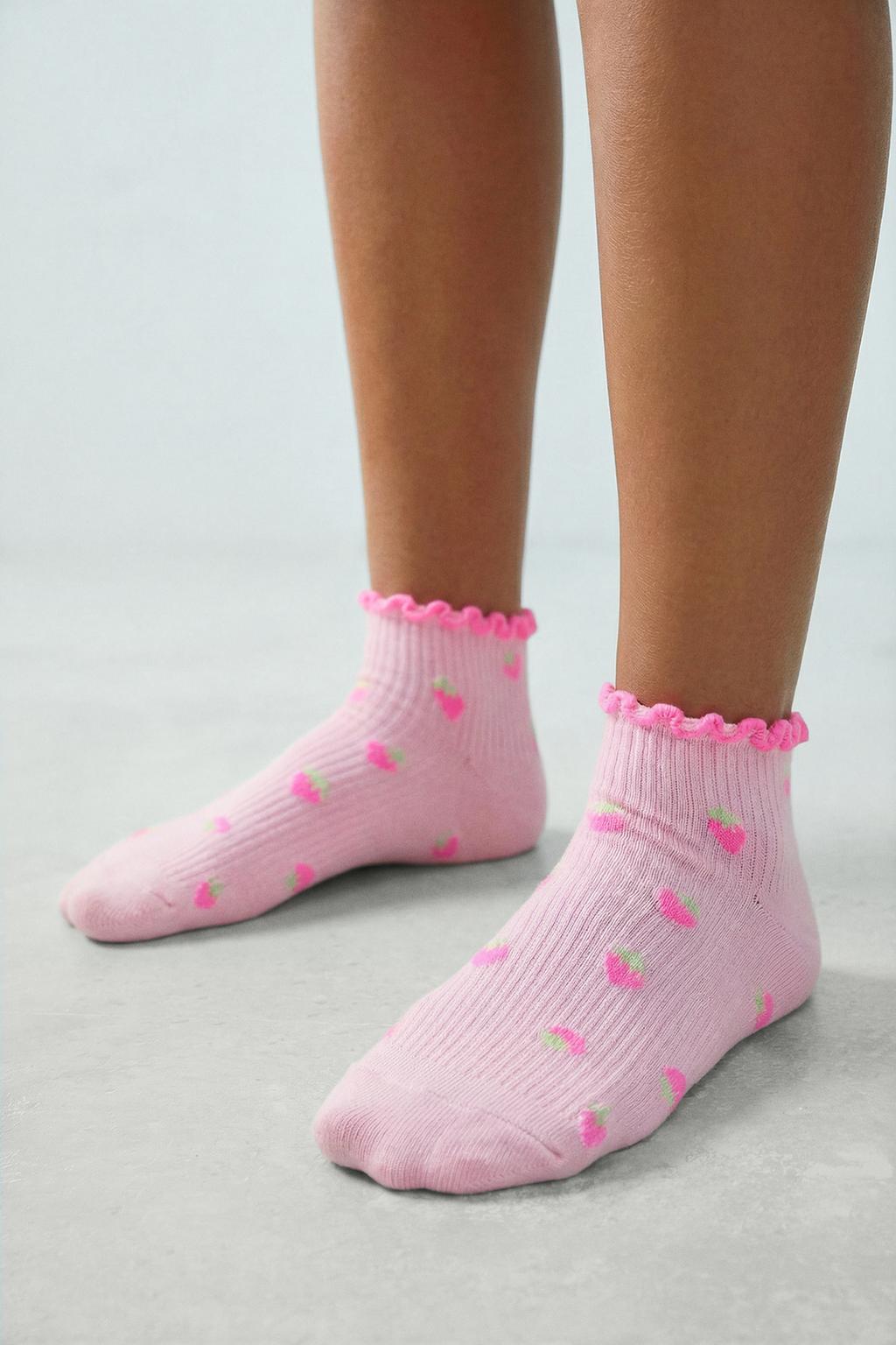 НАБОР ИЗ ТРЕХ ПАР КОРОТКИХ НОСКОВ С ФРУКТОВЫМ ПРИНТОМ