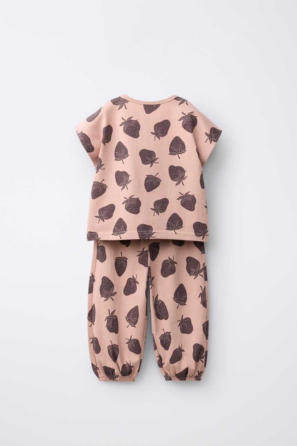 КОМПЛЕКТ ИЗ ФУТБОЛКИ И ШАРОВАРОВ С ПРИНТОМ «КЛУБНИКА»