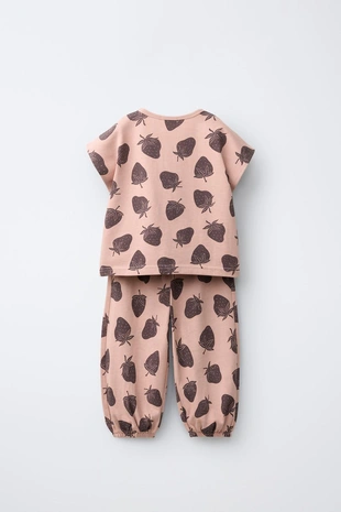 Комплект из футболки и шароваров с принтом «клубника»- Заказать в России