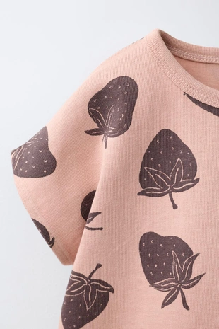 Комплект из футболки и шароваров с принтом «клубника»- Заказать в России