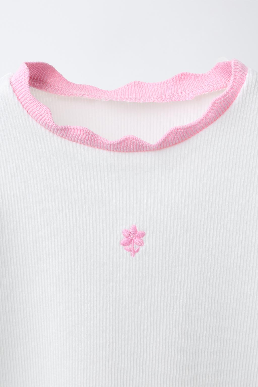 ФУТБОЛКА В РУБЧИК С КОНТРАСТНОЙ ОТДЕЛКОЙ И ВЫШИВКОЙ