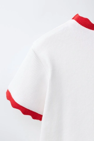 Футболка в рубчик с контрастной отделкой и вышивкой- Заказать в России