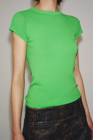 Топ в рубчик с коротким рукавом- Заказать в России