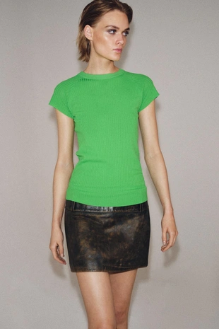 Топ в рубчик с коротким рукавом- Заказать в России