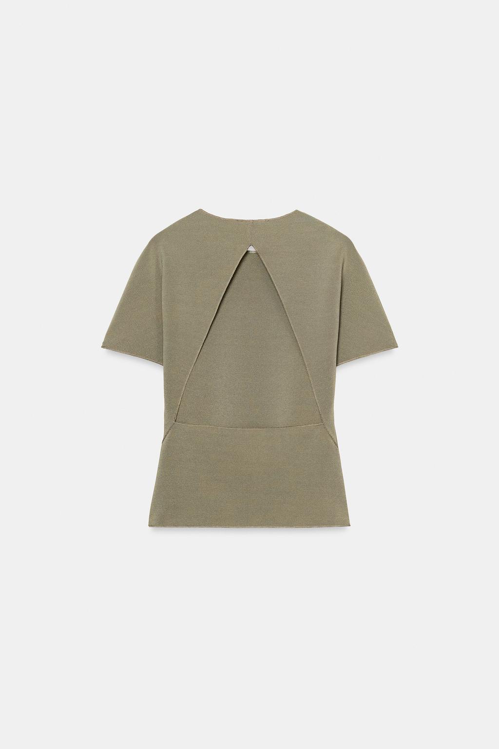 ТОП С ВЫРЕЗОМ И КОРОТКИМИ РУКАВАМИ