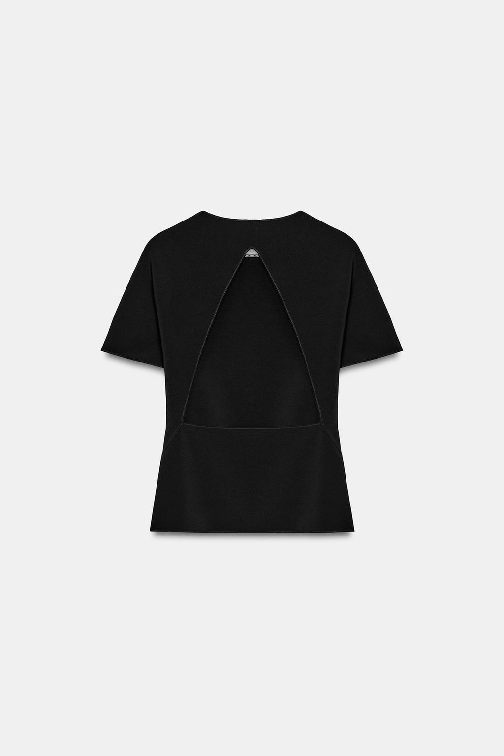 ТОП С ВЫРЕЗОМ И КОРОТКИМИ РУКАВАМИ