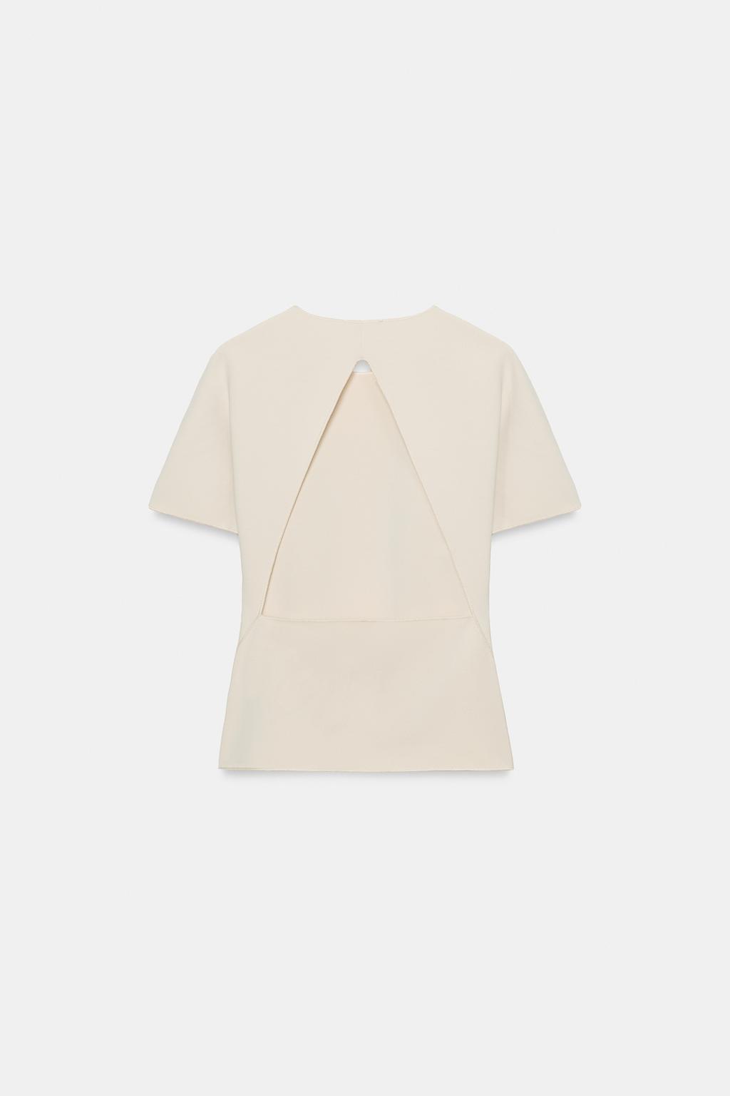 ТОП С ВЫРЕЗОМ И КОРОТКИМИ РУКАВАМИ