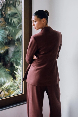 Двубортный блейзер из смесового льна с завязками- Заказать в России