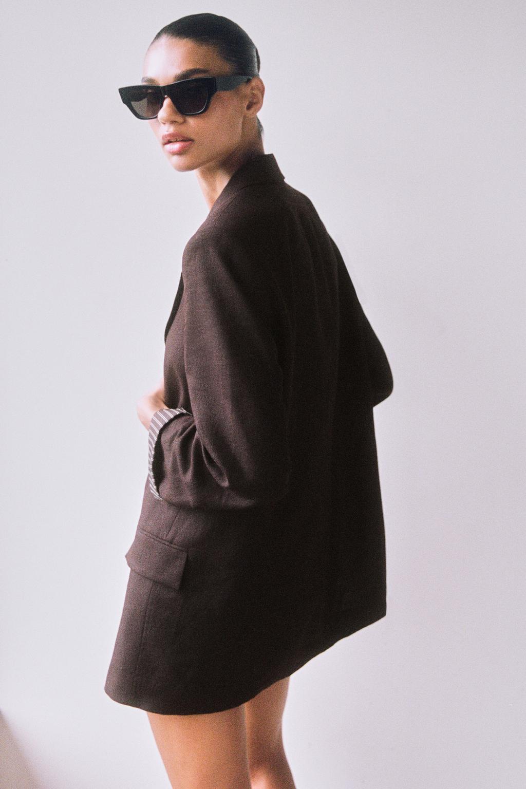 БЛЕЙЗЕР ИЗ ЛЬНА С ПОДВЕРНУТЫМИ РУКАВАМИ