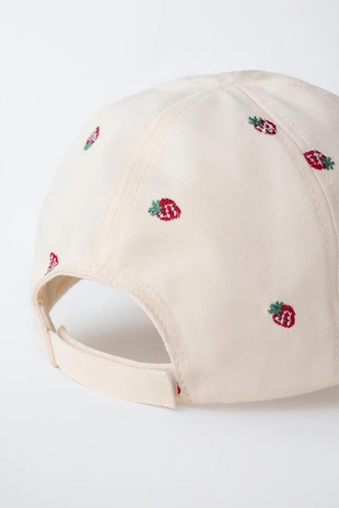 Кепка с вышивкой «клубника»- Заказать в России