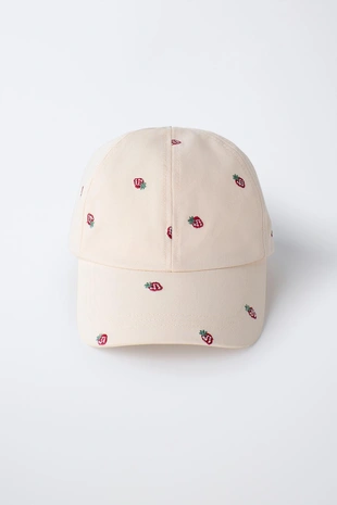 Кепка с вышивкой «клубника»- Заказать в России