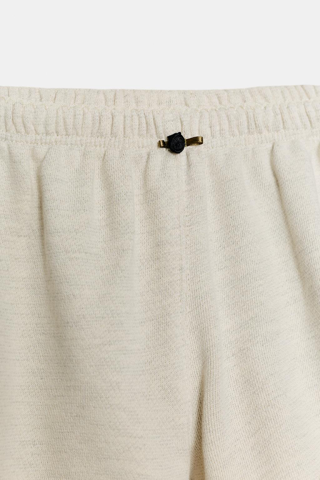 ШОРТЫ С КРУЖЕВОМ И ЦВЕТКОМ