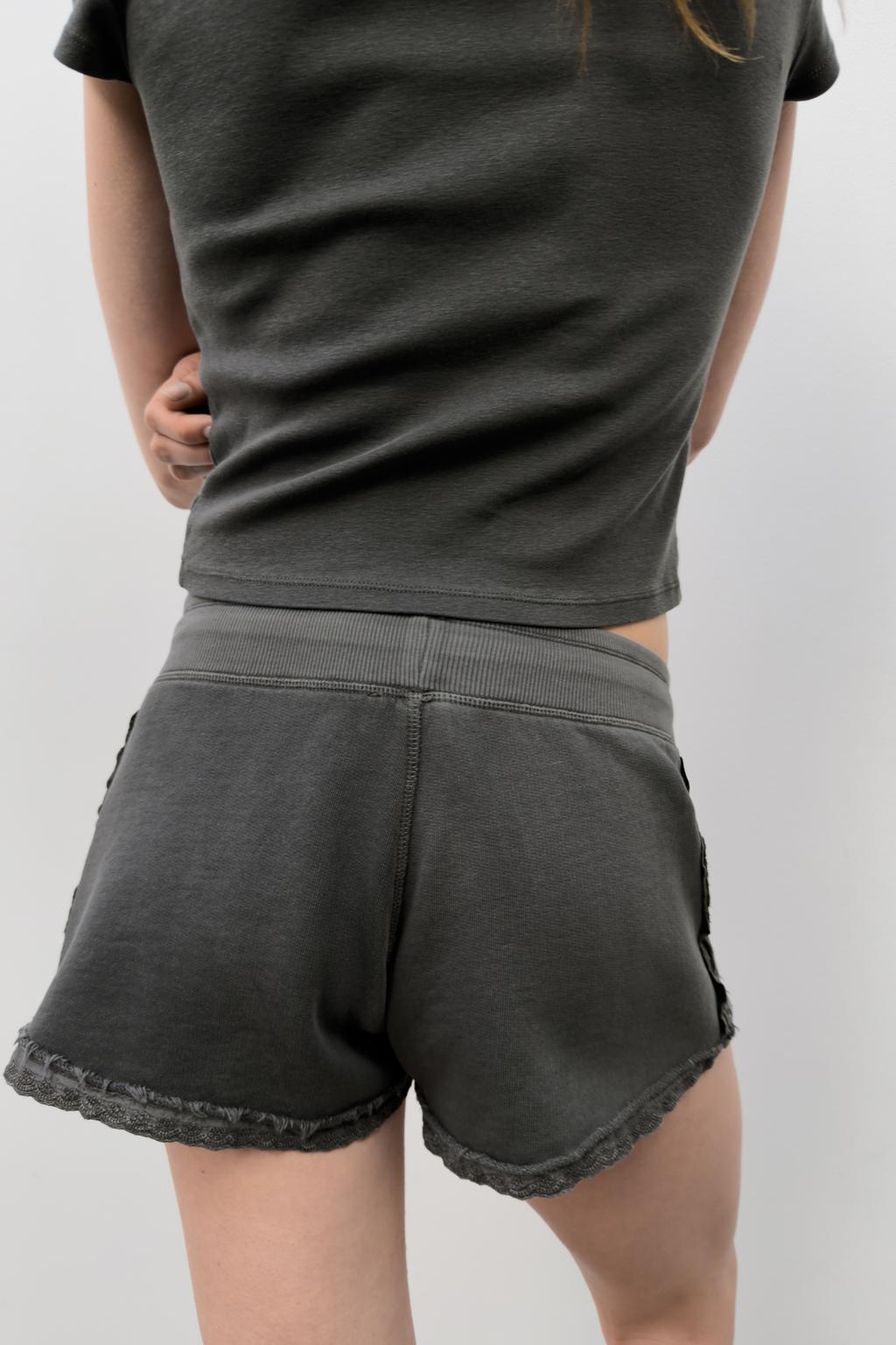 ШОРТЫ ИЗ ДЕНИМА С КРУЖЕВОМ