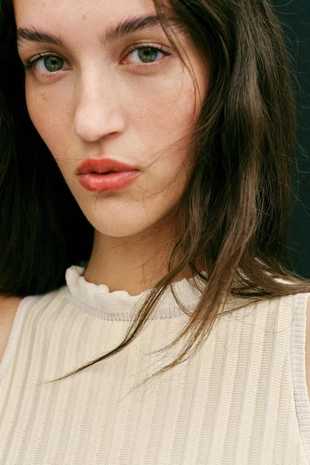 Трикотажный топ с баской- Заказать в России