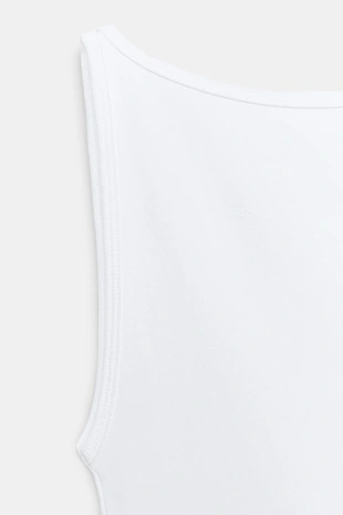 Минималистичный топ без рукавов