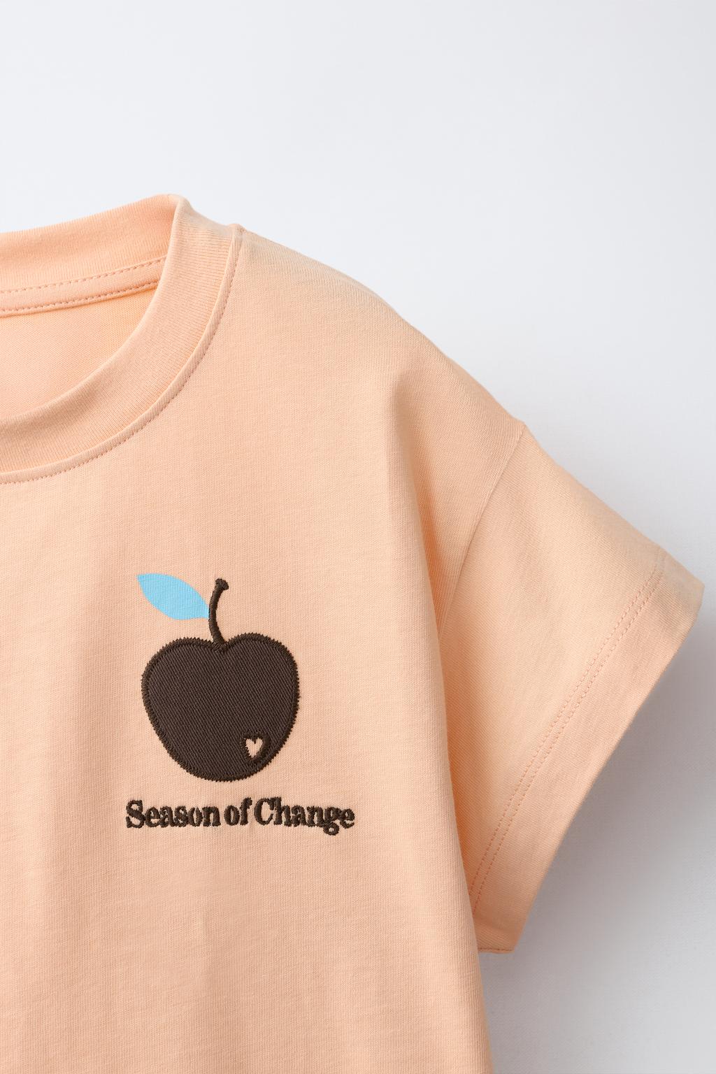 ФУТБОЛКА С ВЫШИТОЙ НАШИВКОЙ