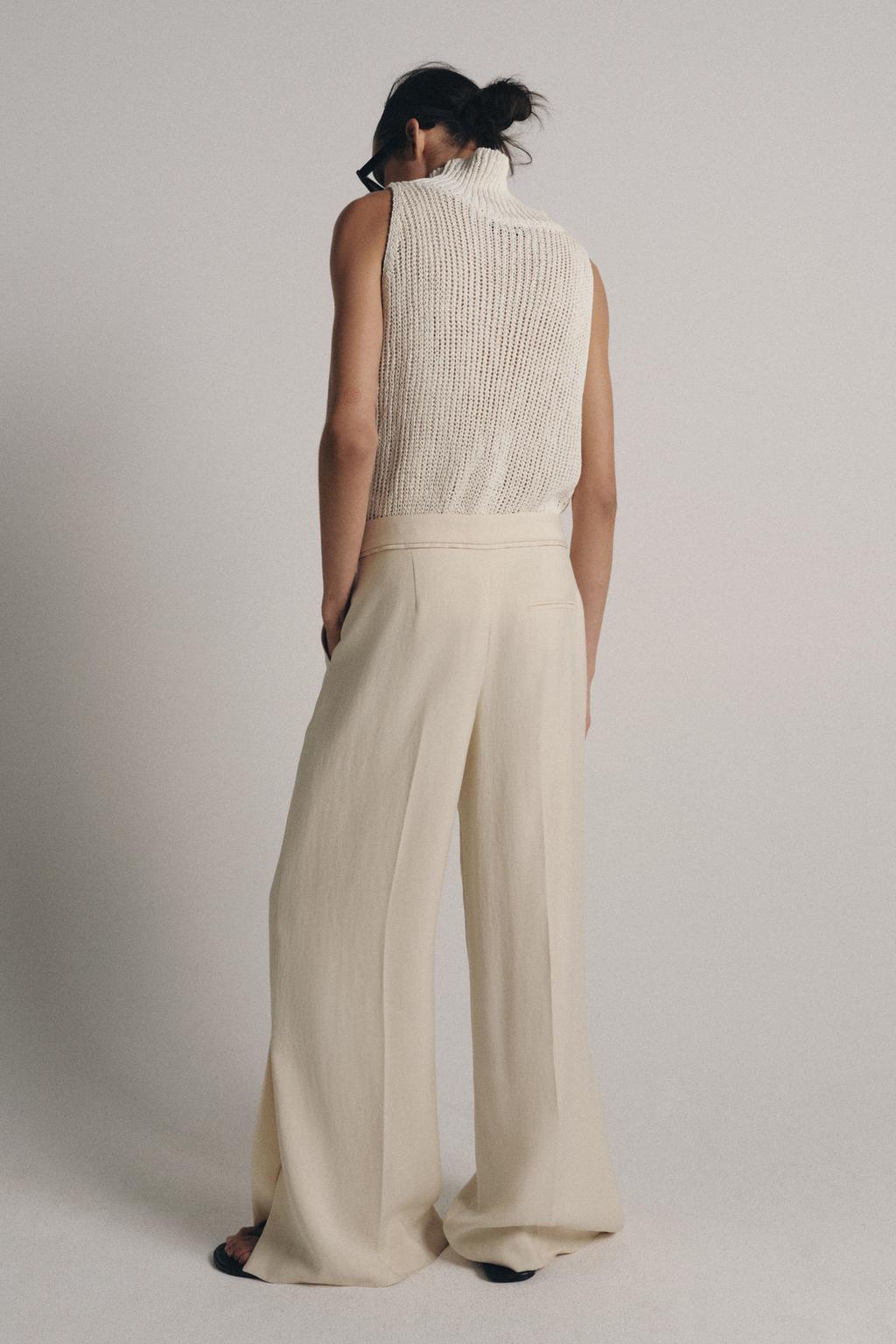 ТРИКОТАЖНЫЙ ТОП С ВЫСОКИМ ВОРОТНИКОМ