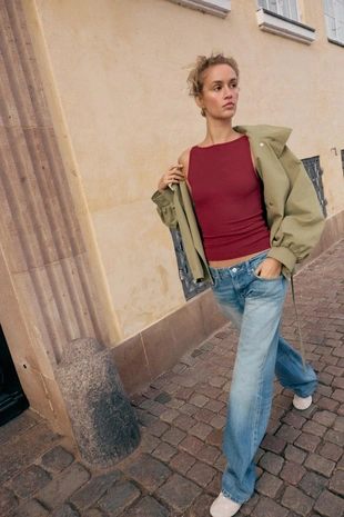 Минималистичный топ без рукавов- Заказать в России