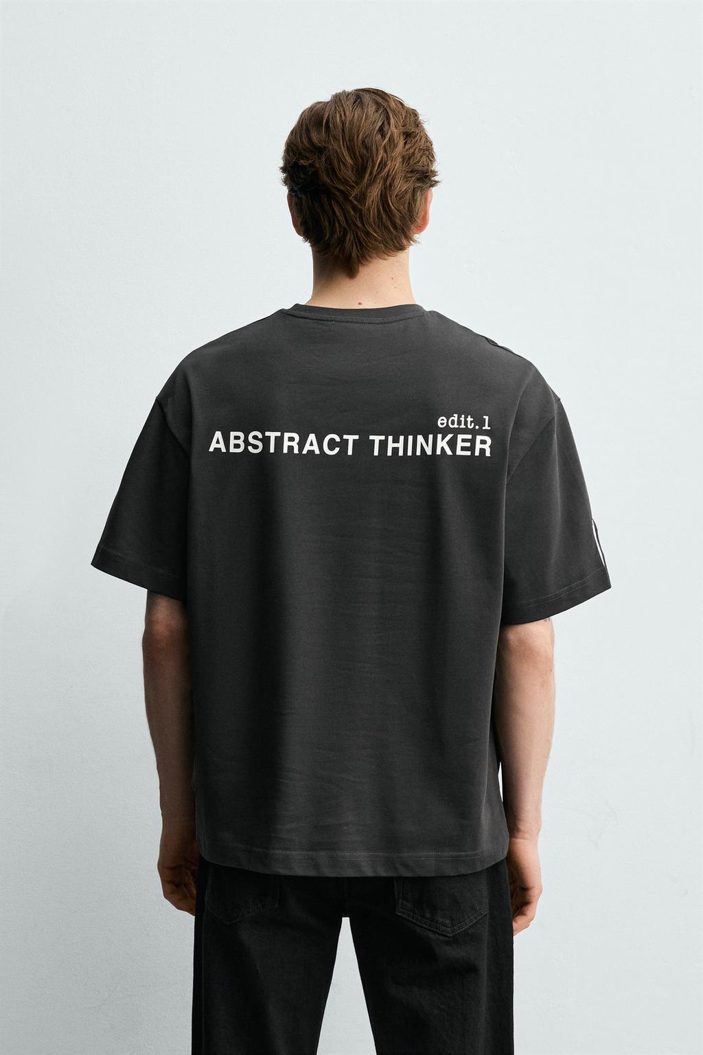 ФУТБОЛКА СВОБОДНОГО КРОЯ С КОНТРАСТНЫМ ТЕКСТОМ