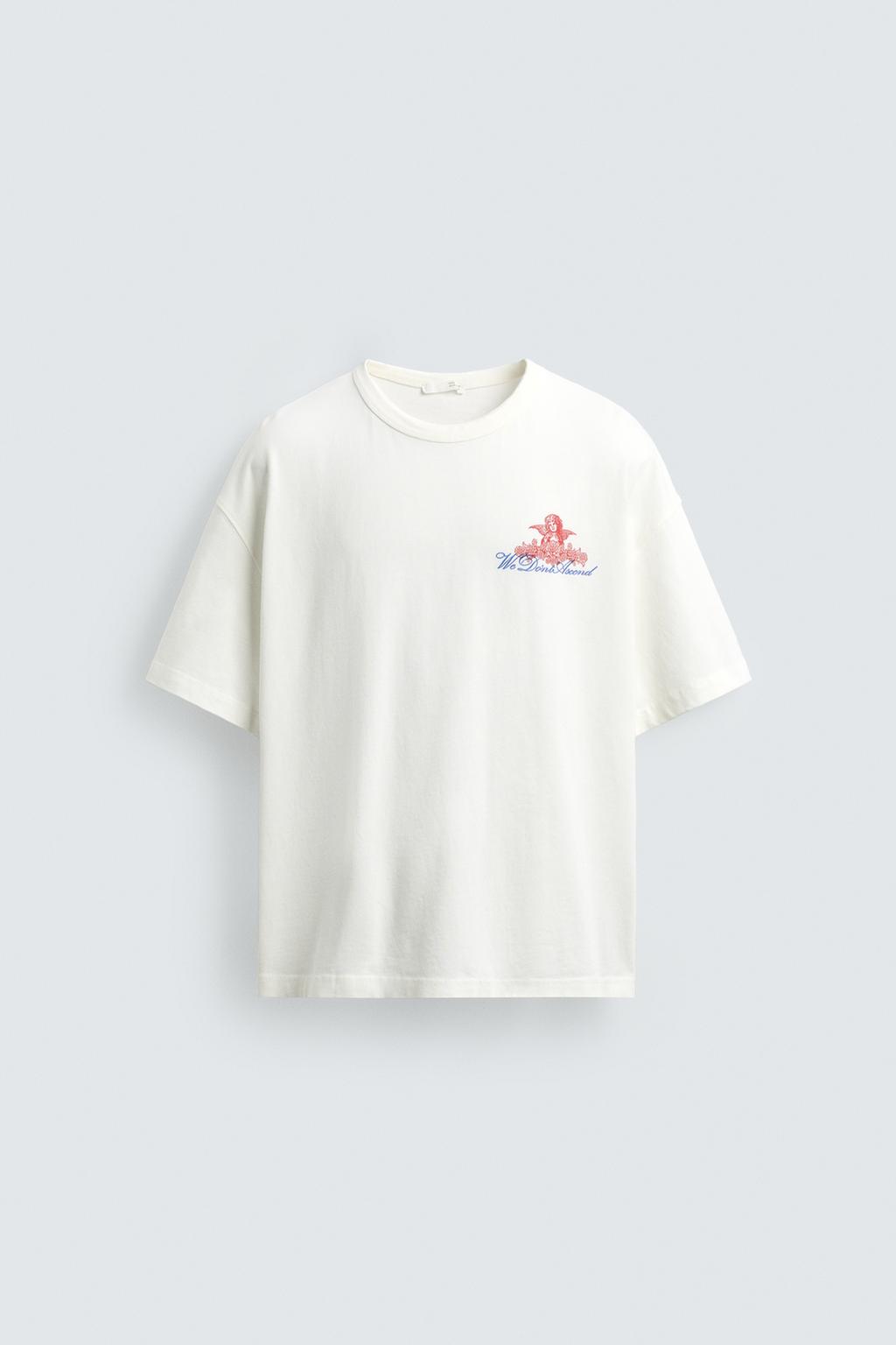 ФУТБОЛКА С КОНТРАСТНЫМИ ПРИНТАМИ И ВЫШИВКОЙ