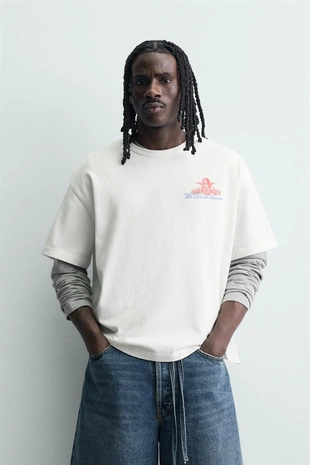 Футболка с контрастными принтами и вышивкой- Заказать в России