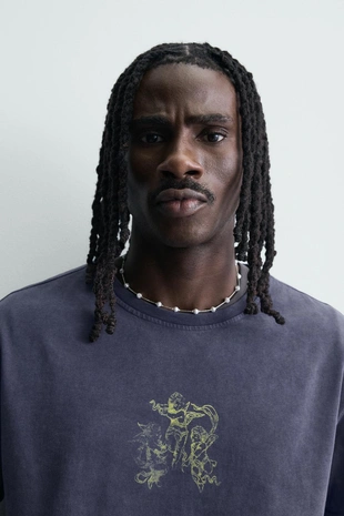 Футболка с принтами и эффектом потертости- Заказать в России