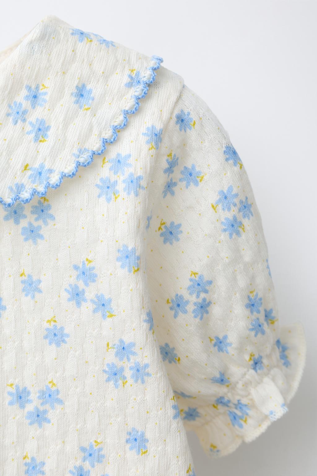 ФУТБОЛКА С ЦВЕТОЧНЫМ УЗОРОМ