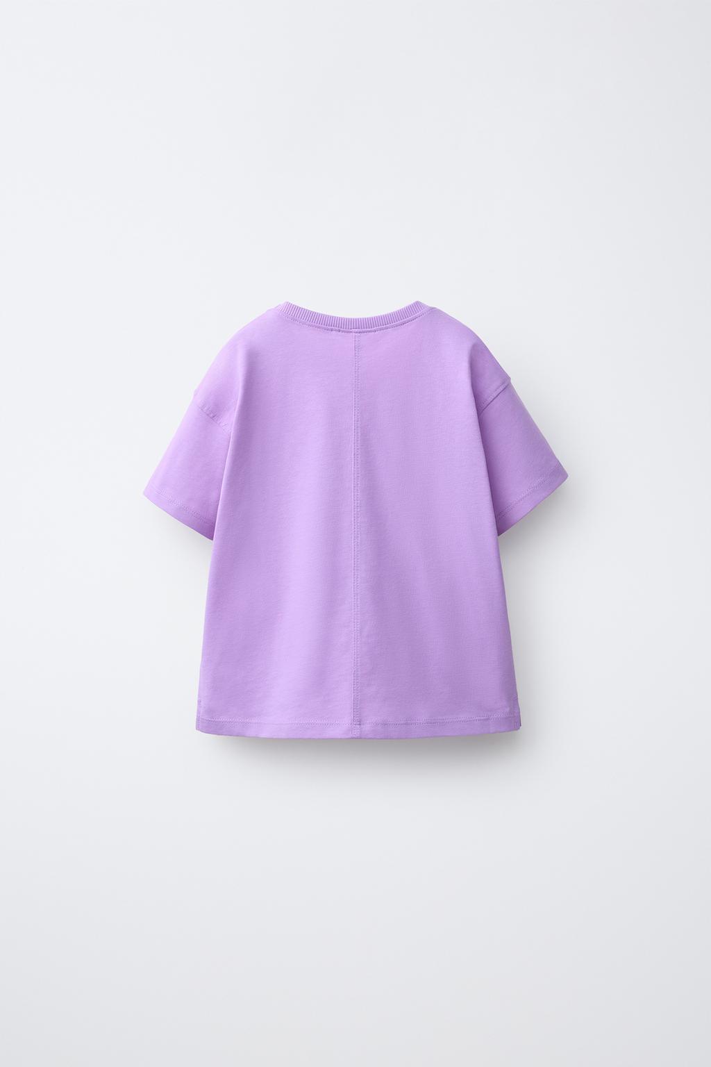 ФУТБОЛКА С ПРОРЕЗИНЕННОЙ НАШИВКОЙ