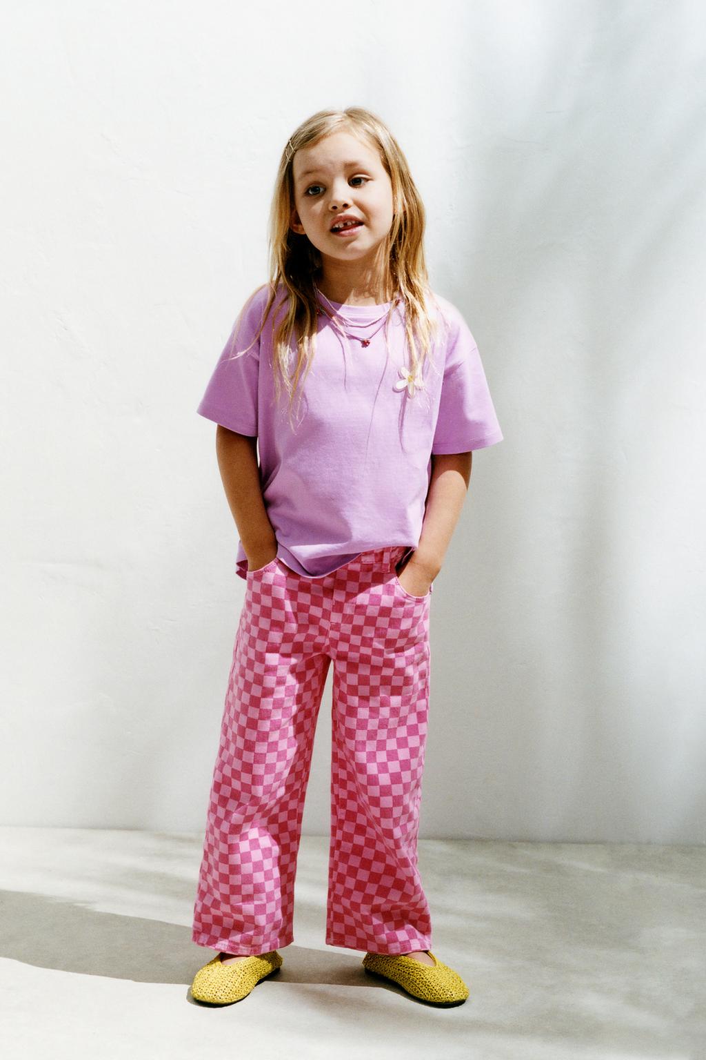 ФУТБОЛКА С ПРОРЕЗИНЕННОЙ НАШИВКОЙ