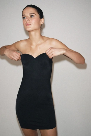 Короткое платье на бретелях