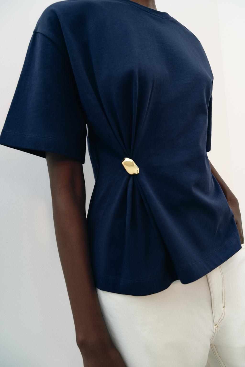 ФУТБОЛКА ИЗ ПЛОТНОГО ХЛОПКА С АППЛИКАЦИЕЙ