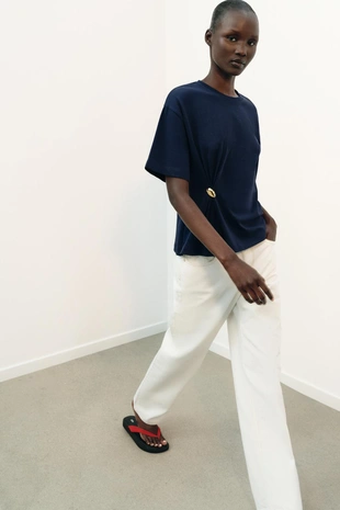 Футболка из плотного хлопка с аппликацией- Заказать в России