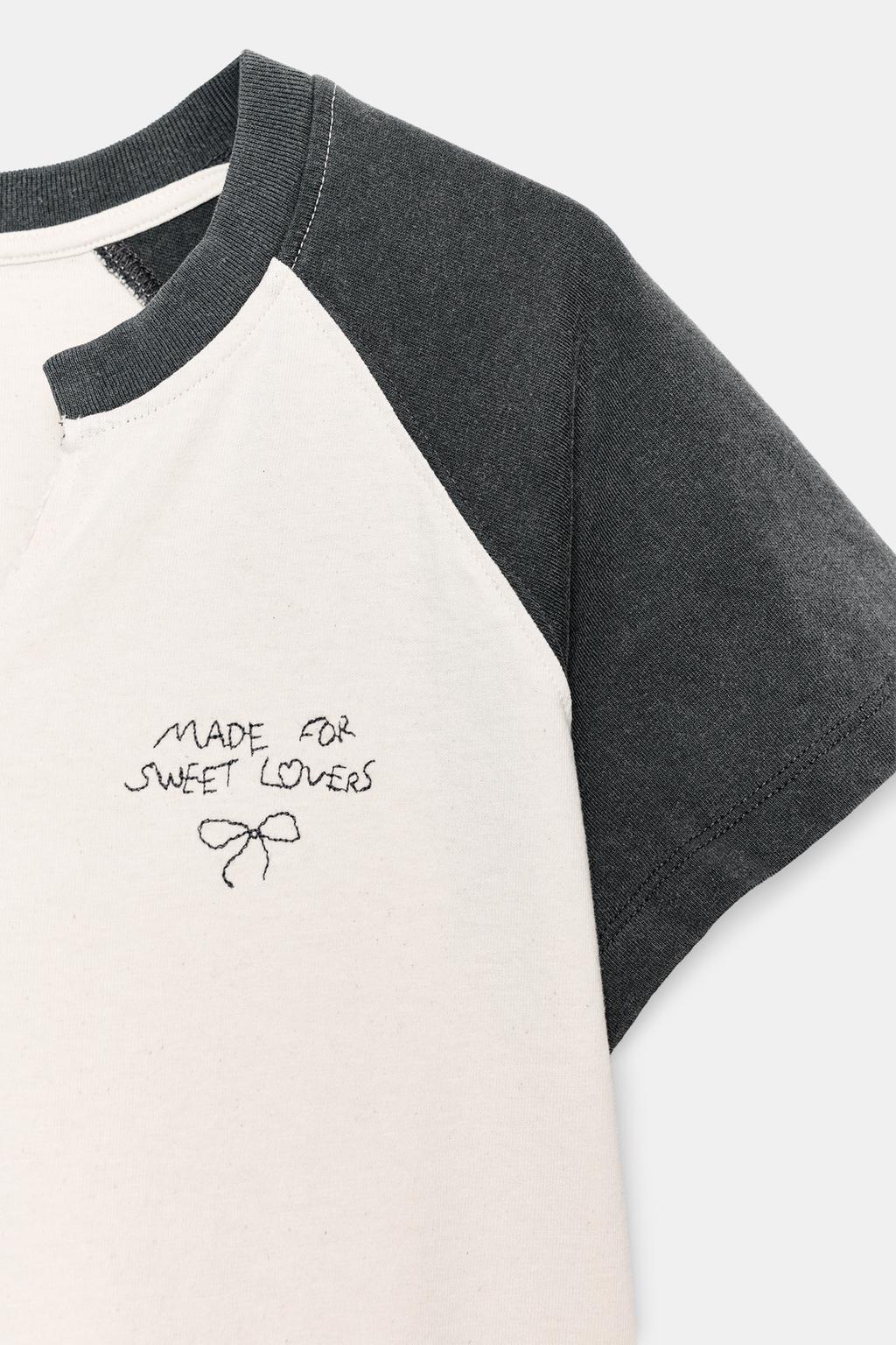 ФУТБОЛКА С РУКАВАМИ РЕГЛАН И ЭФФЕКТОМ ПОТЕРТОСТИ