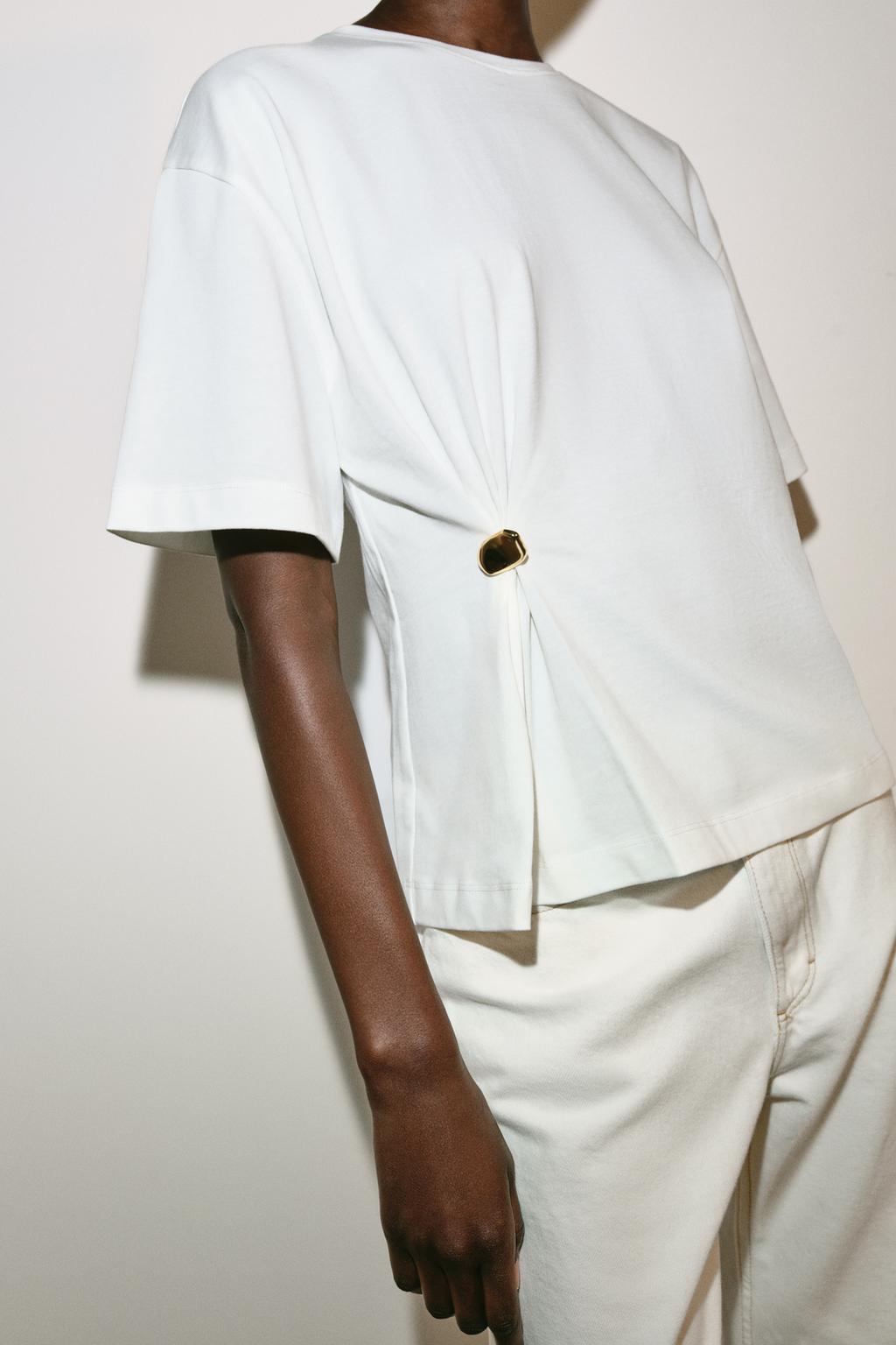 ФУТБОЛКА ИЗ ПЛОТНОГО ХЛОПКА С АППЛИКАЦИЕЙ