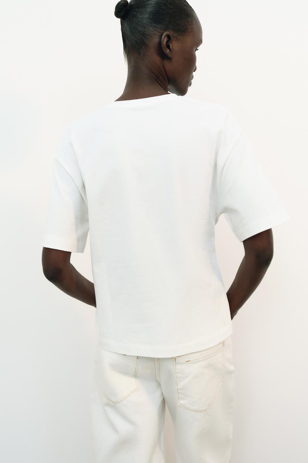 ФУТБОЛКА ИЗ ПЛОТНОГО ХЛОПКА С АППЛИКАЦИЕЙ