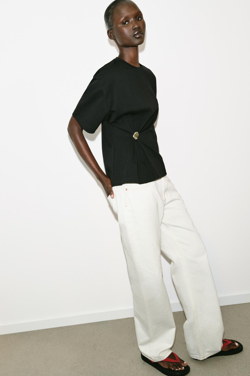 ФУТБОЛКА ИЗ ПЛОТНОГО ХЛОПКА С АППЛИКАЦИЕЙ